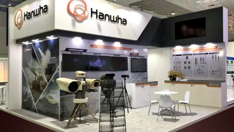 Hanwha | IQDEX 2019 | Baghdad شرکت برسا,طراحی و ساخت غرفه های نمایشگاهی,برندینگ فضاهای تجاری و اداری,طراحی و تولید استند نمایش محصول,